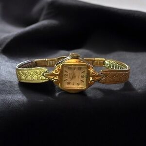Gruen | Accessories | Embassy By Gruen Womens Dress Watch  display picture 3